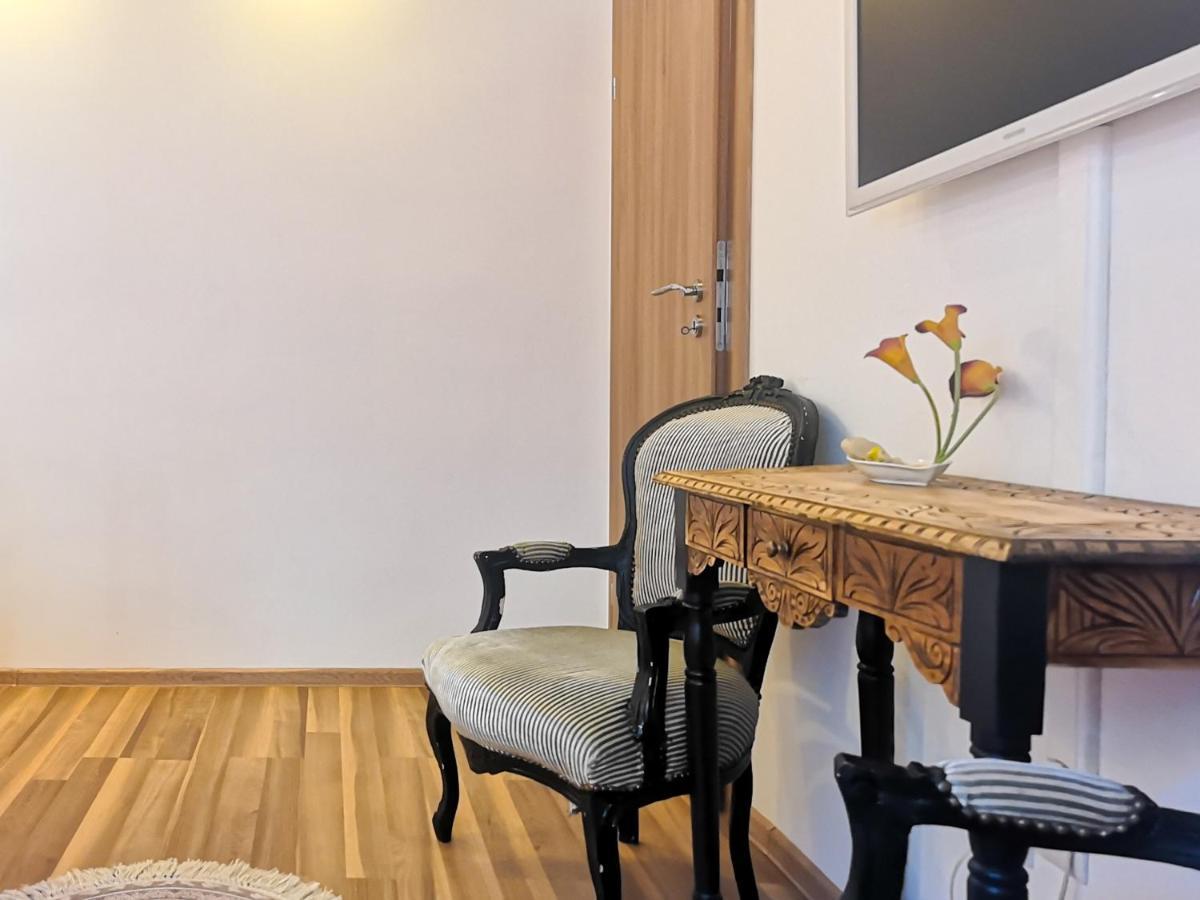 Appartement Fancy 1Bd Family Friendly In Historical Centre à Bucarest Extérieur photo