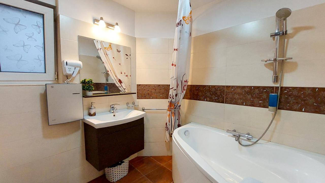 Appartement Fancy 1Bd Family Friendly In Historical Centre à Bucarest Extérieur photo