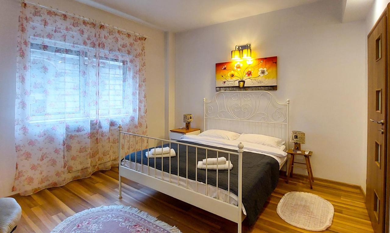 Appartement Fancy 1Bd Family Friendly In Historical Centre à Bucarest Extérieur photo