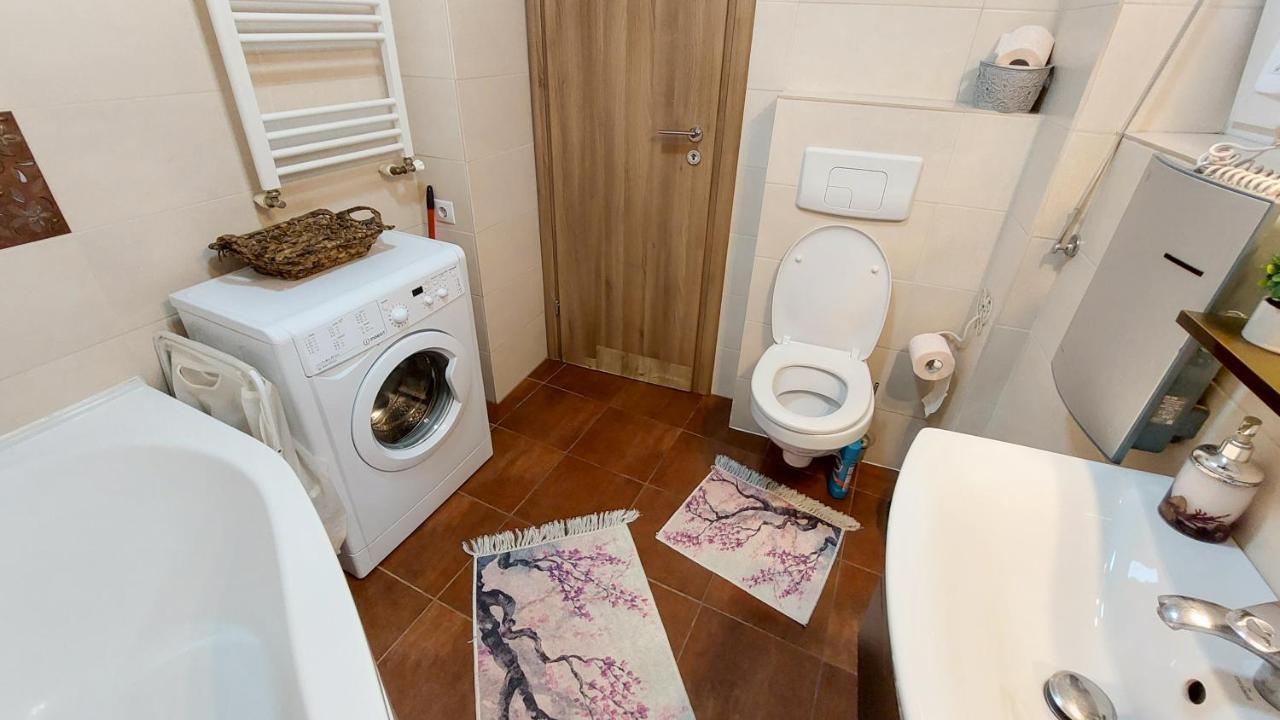Appartement Fancy 1Bd Family Friendly In Historical Centre à Bucarest Extérieur photo